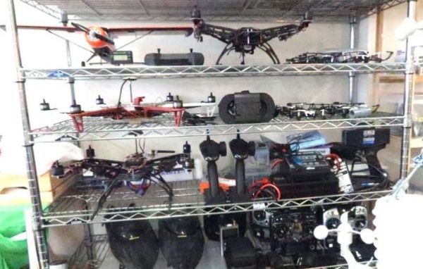 写真：小野社長自身がPoCのために製作した無人航空機などの模型